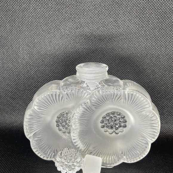 Lalique Anemone Glass Flower "Deux Fleurs" Perfume Bottle, Frosted Flowe… - Picture 3 of 6